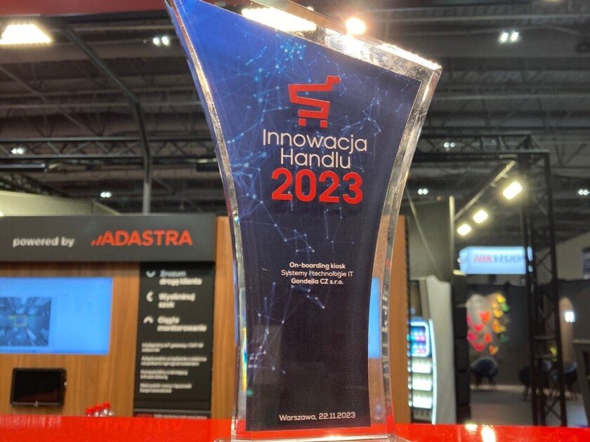 Innowacja Handlu 2023 award trophy on red display stand, Warsaw retail trade show