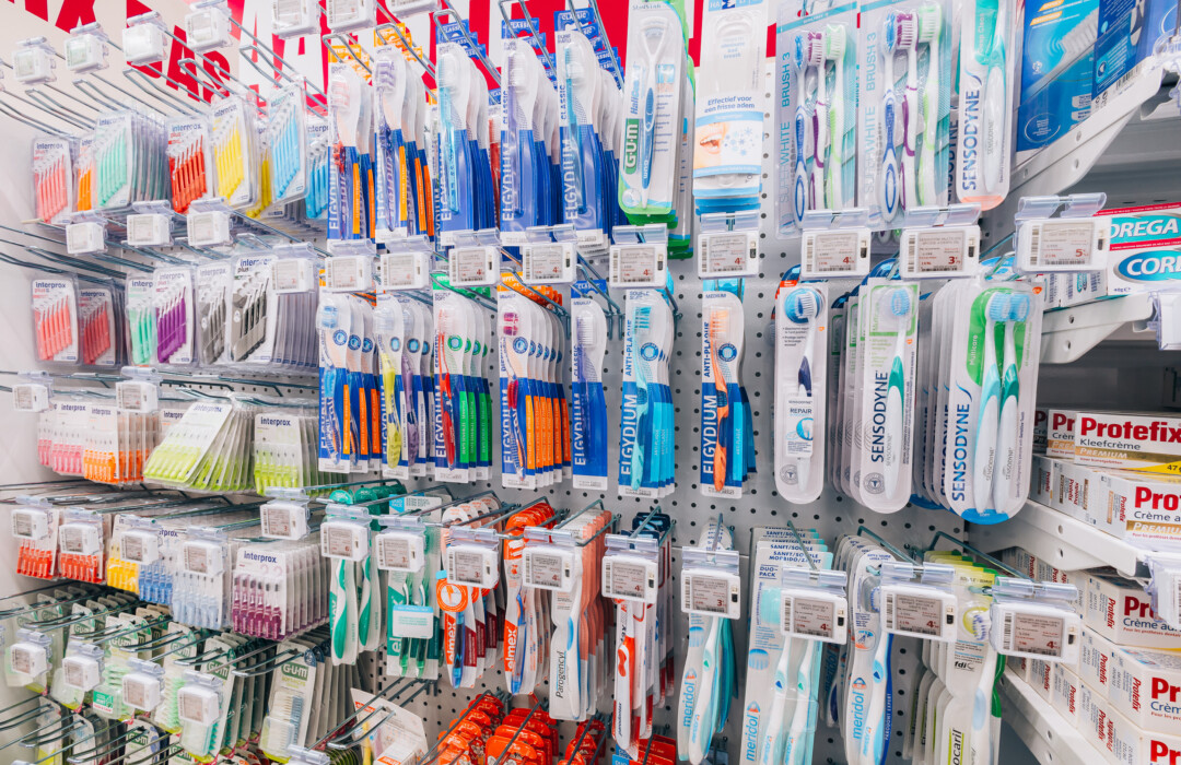 Health and beauty retail display with Pitch 25 shelving showing packaged interdental brushes and toothbrushes in multiple colors