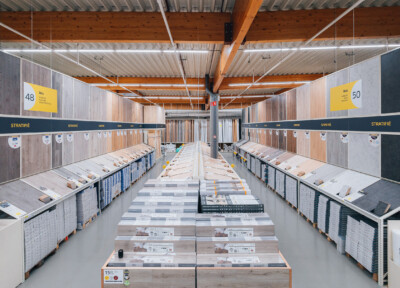 Brico store with Pitch 25 shelving displaying flooring and tile samples in organized retail layout