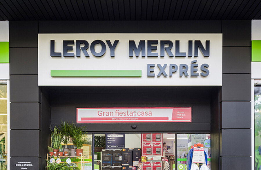Leroy Merlin Exprés DIY store entrance with Pitch shelving display and product signage