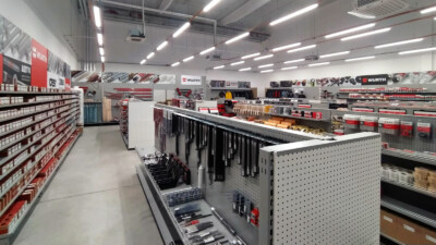 Würth hardware store interior with Pitch 25 shelving displaying fasteners, tools and merchandise across aisles and perimeter walls