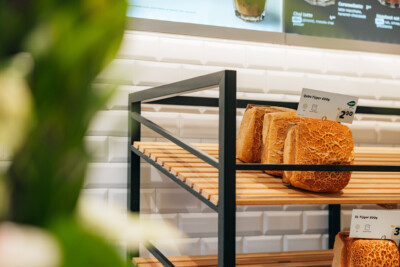Pitch 25 shelving with wooden bread display and price tags in bakery retail setting