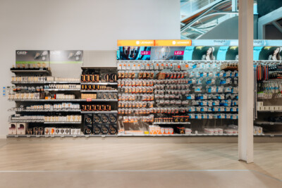 Pitch 25 shelving displaying LED lighting products, cables, and electrical components in a retail electronics section with Ledvance and Prolight branding