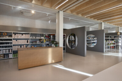 Modern retail showroom with Pitch shelving, checkout counter, and circular display fixtures in health & beauty sector