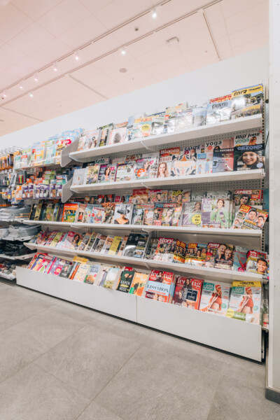 Delhaize magazine and media display with Pitch 25 shelving system showing lifestyle and specialty retail publications