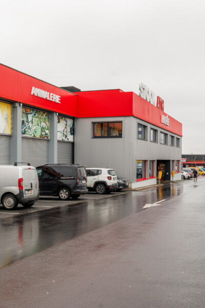 Animalerie pet store exterior with red signage and parking lot